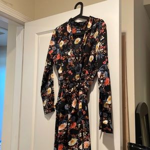 Boohoo wrap floral dress - NEVER WORN size 6